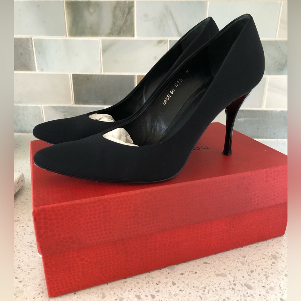 Donald J Pliner Bravo-D Black Crepe Elastic Pumps 3.5” heels Size 9.5